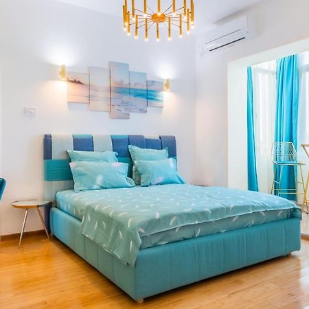 New Studio Carturesti - City Center Bukarest Kültér fotó