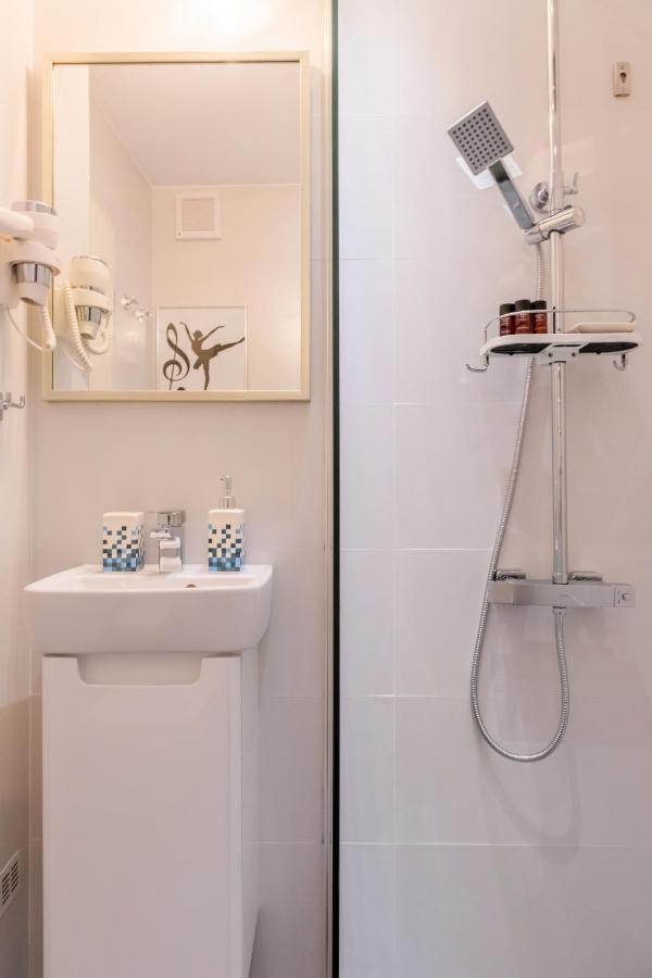 New Studio Carturesti - City Center Bukarest Kültér fotó