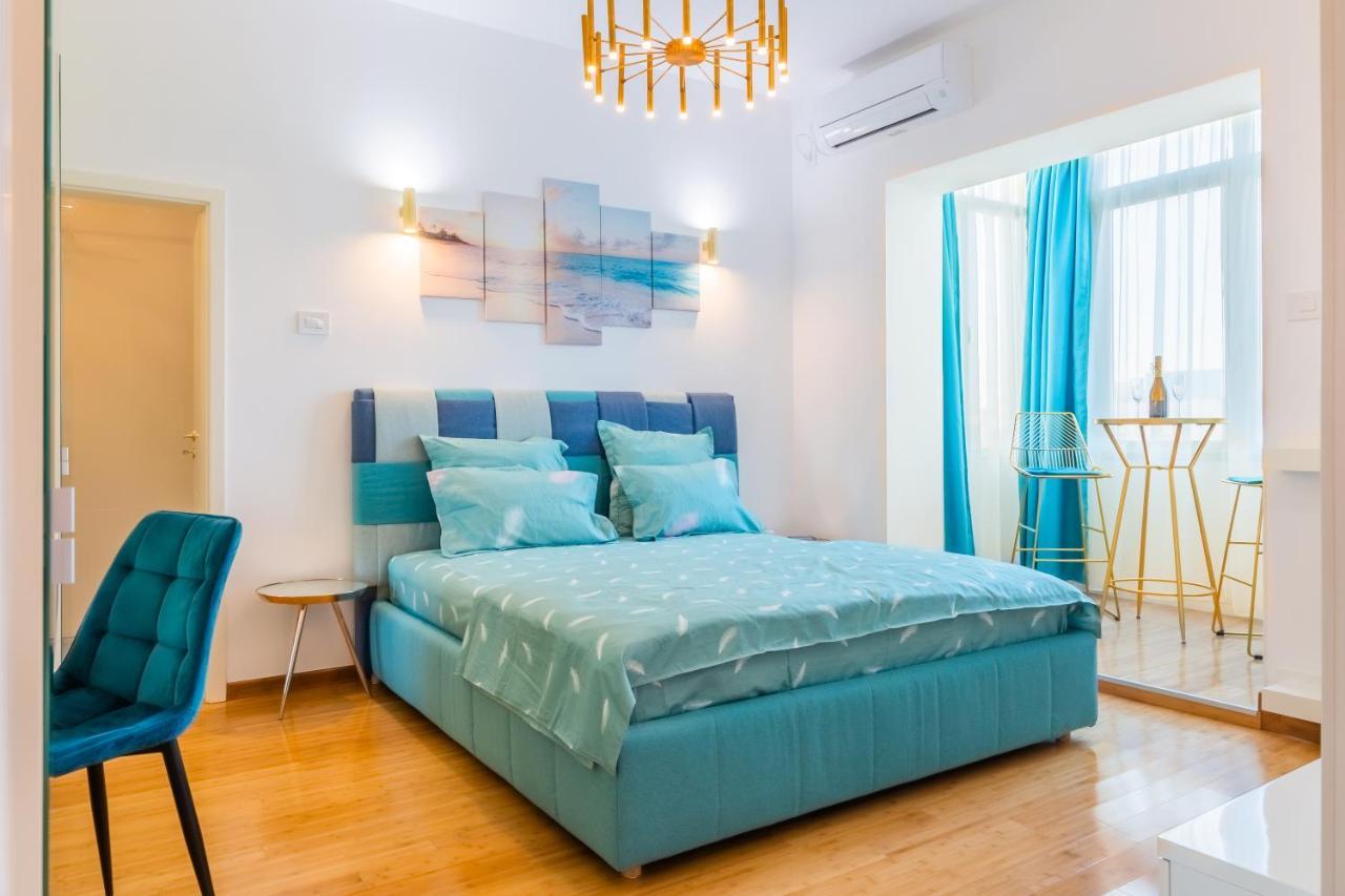 New Studio Carturesti - City Center Bukarest Kültér fotó