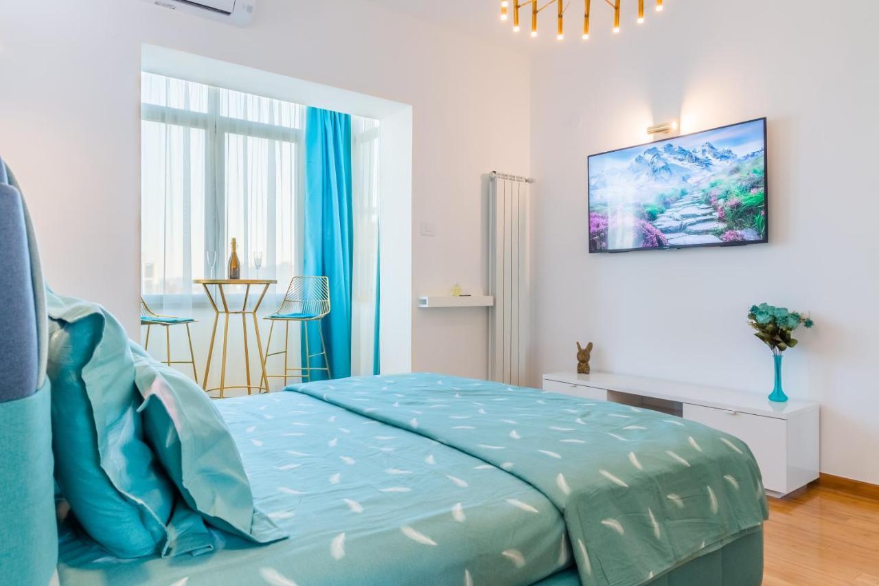 New Studio Carturesti - City Center Bukarest Kültér fotó