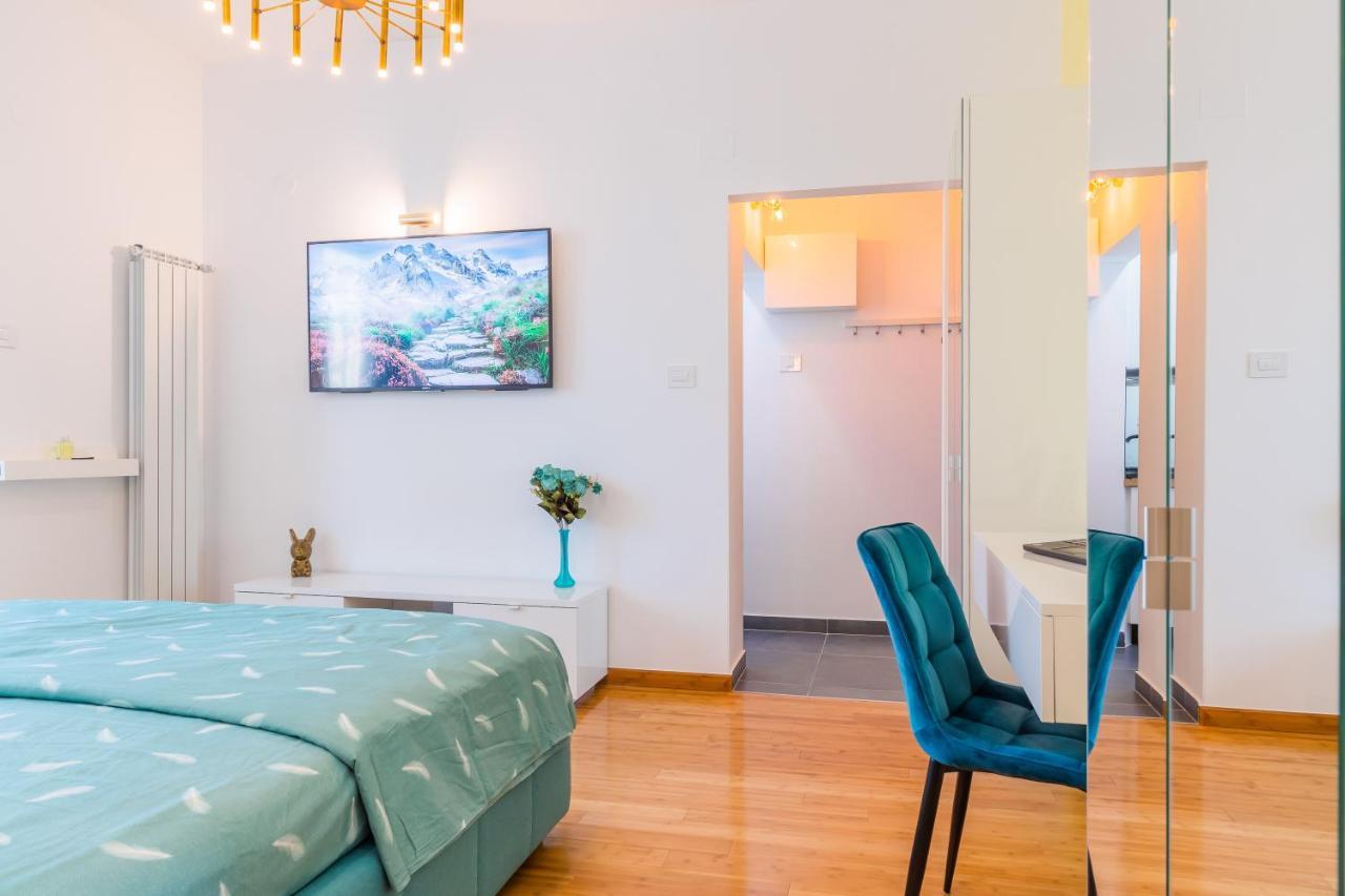 New Studio Carturesti - City Center Bukarest Kültér fotó