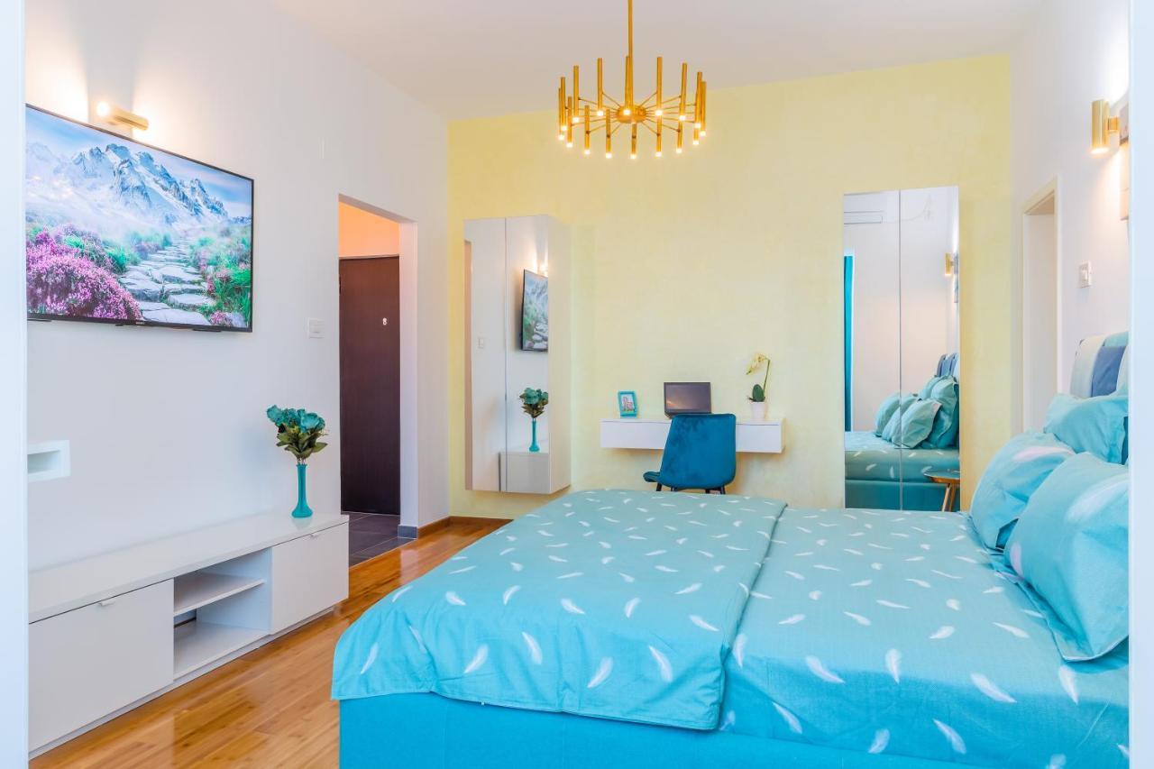 New Studio Carturesti - City Center Bukarest Kültér fotó